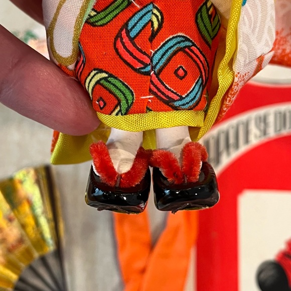 The Hanako Japanese Doll with 3 wigs - Picture 9 of 9